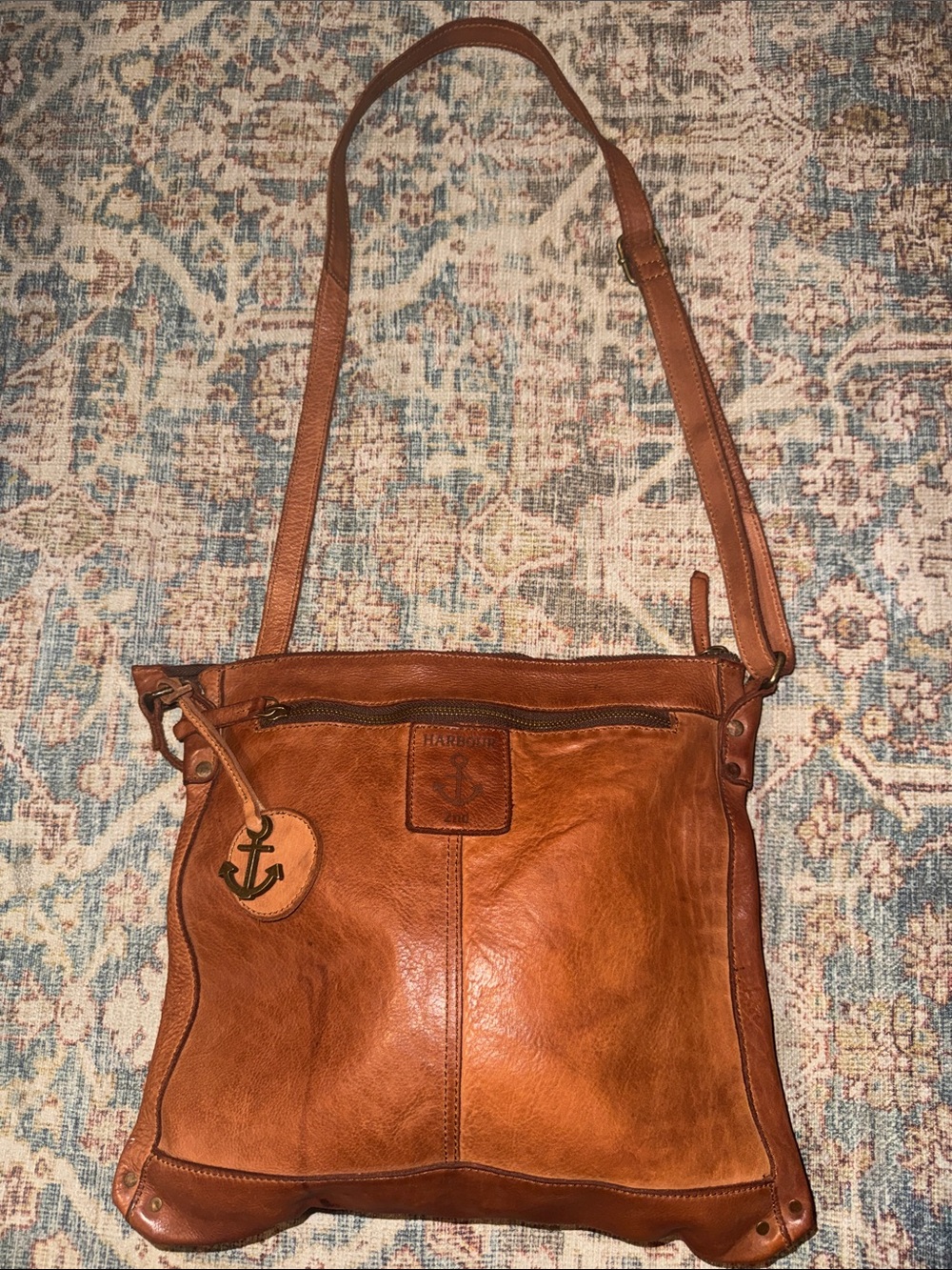 Vintage Harbor 2nd Cognac Genuine Distressed Leather Crossbody/Shoulder Bag